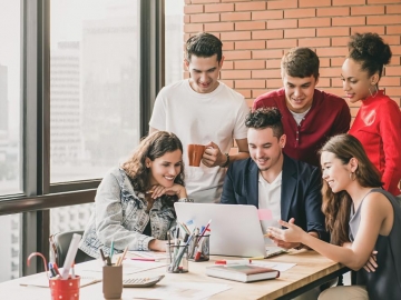 Crises que criam oportunidades para inovação, qualificação e novos caminhos.